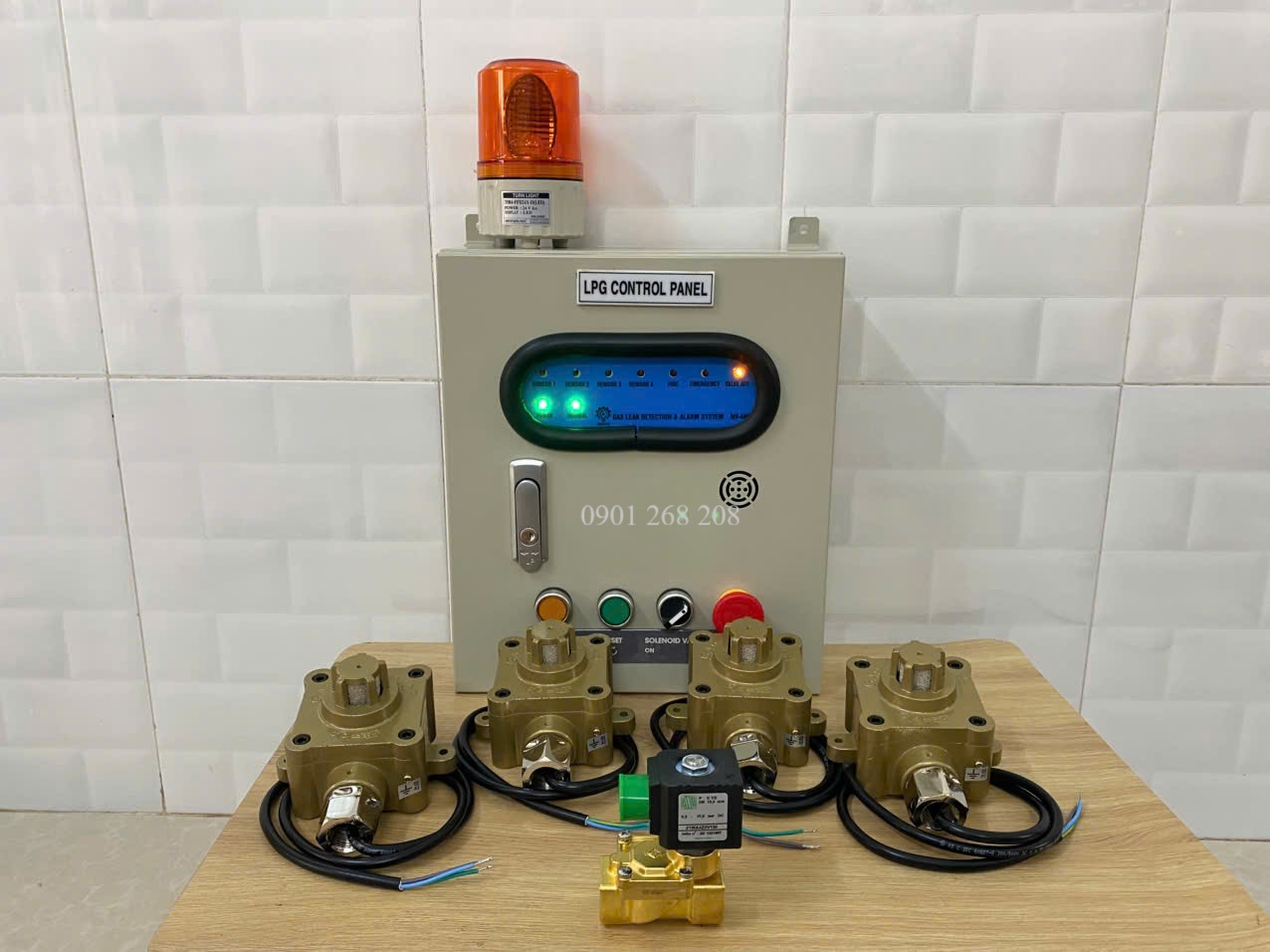 Đầu dò gas EX-301 kết nối với tủ báo rò gas 4 kênh Việt Nam và van điện từ ngắt gas tự động khi có rò rỉ.